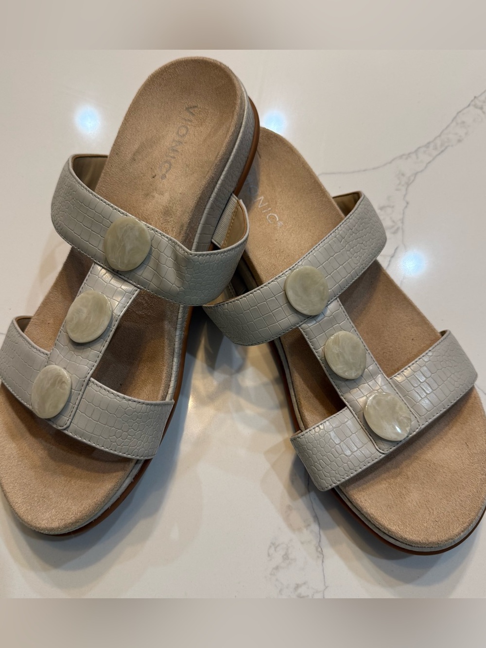 Vionic Women's Serra Beige Leather Slide Sandals Slip Ons Size 11 Comfort